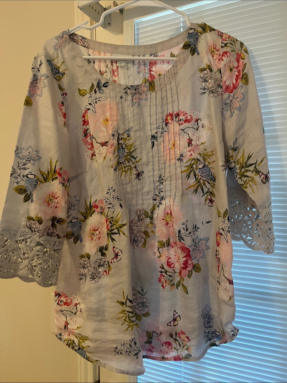Women's Floral 100% Linen Top - read description